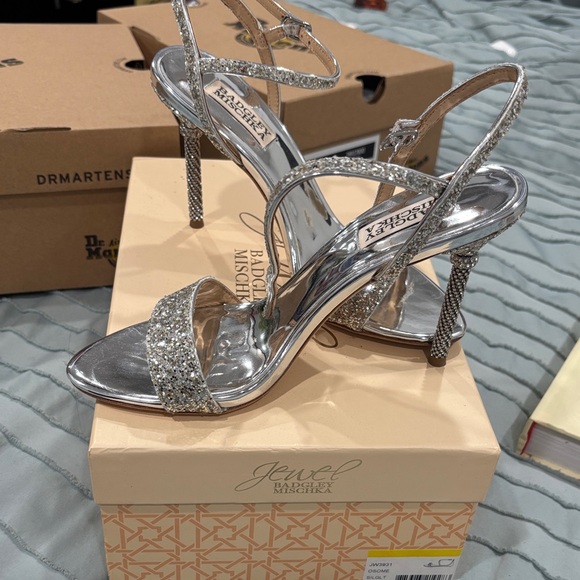 Jewel Badgley Mischka Glittering Silver Heels - Picture 1 of 3